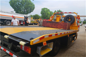 新邱附近拖车电话号码服务