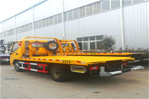 新邱附近拖车救援搭电